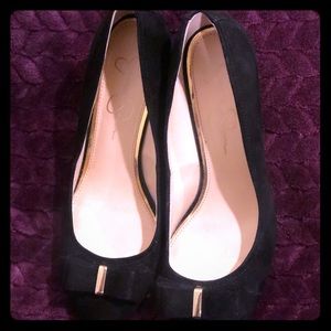 Jessica Simpson Black/Gold Bow Wedges